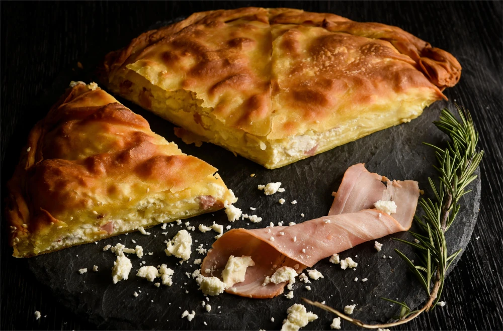 Χωριάτικη Πίτα Στρόγγυλη Τυρί Μπέικον σε Ταψί 6αρα BRIOCHE 1,6kg (6x1,6kg)