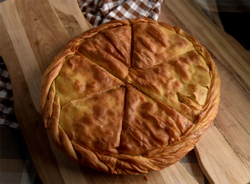 Χωριάτικη Πίτα Στρόγγυλη Μακαρόνι με Κιμά σε Ταψί 6αρα BRIOCHE 1,6kg (6x1,6kg)