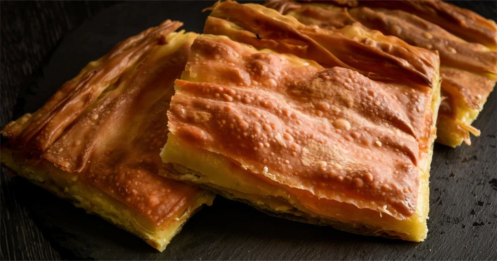 Χωριάτικη Πίτα Ζαμπόν Κασέρι σε Ταψί 8αρα BRIOCHE 2kg (6x2kg)