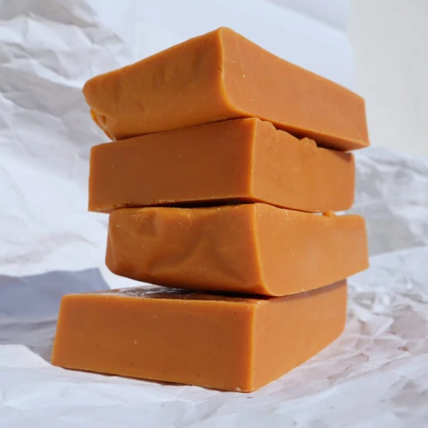 The Supersoap Χειροποίητο Σαπούνι Σώματος & Προσώπου με Κουρκουμά, Γάλα Καρύδας & Ελίχρυσο AMBER DRO...