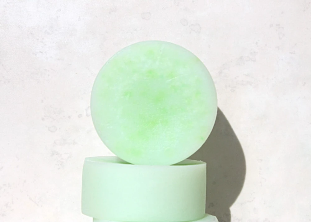 The Cloud Στερεό Conditioner για όλους τους τύπους μαλλιών AMBER DROPS 1τμχ
