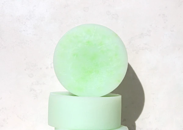 The Cloud Στερεό Conditioner για όλους τους τύπους μαλλιών AMBER DROPS 1τμχ